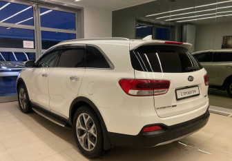 Подержанный автомобиль Kia Sorento 2016 года (7 фото)