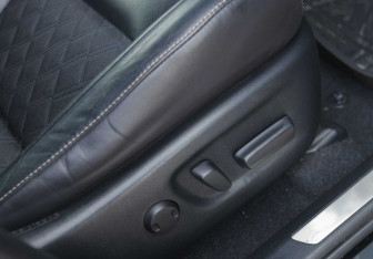 Подержанный автомобиль Toyota Harrier 2019 года (17 фото)
