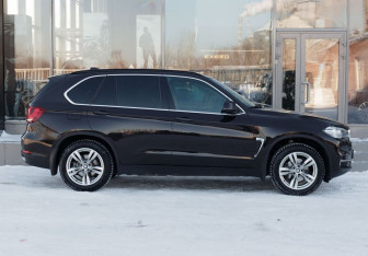 Подержанный автомобиль BMW X5 2017 года (4 фото)