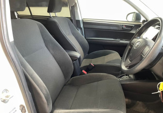 Подержанный автомобиль Toyota Corolla Sedan 2019 года (9 фото)