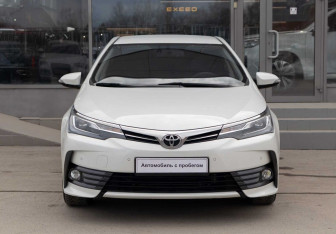 Подержанный автомобиль Toyota Corolla Sedan 2018 года (2 фото)