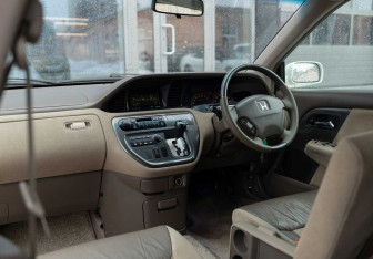 Подержанный автомобиль Honda Avancier Wagon 2000 года (12 фото)