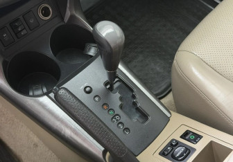 Подержанный автомобиль Toyota RAV4 2011 года (10 фото)