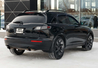 Подержанный автомобиль Infiniti FX 2005 года (5 фото)
