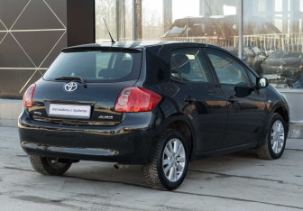 Подержанный автомобиль Toyota Auris Hatchback 2009 года (5 фото)