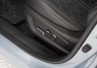 Подержанный автомобиль Changan UNI-K 2023 года (19 фото)