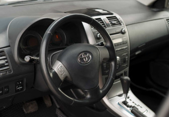 Подержанный автомобиль Toyota Corolla Sedan 2008 года (11 фото)