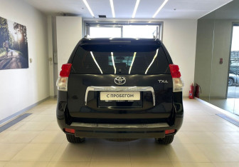 Подержанный автомобиль Toyota Land Cruiser Prado 2010 года (6 фото)