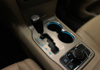 Подержанный автомобиль Jeep Grand Cherokee 2011 года (14 фото)