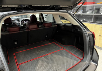 Подержанный автомобиль Subaru Levorg 2017 года (15 фото)