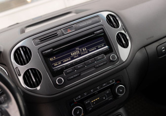 Подержанный автомобиль Volkswagen Tiguan 2012 года (14 фото)