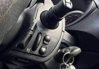 Подержанный автомобиль Renault Clio Hatchback 2007 года (14 фото)