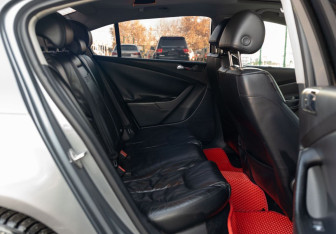 Подержанный автомобиль Volkswagen Passat Sedan 2005 года (19 фото)