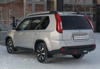Подержанный автомобиль Nissan X-Trail 2013 года (7 фото)