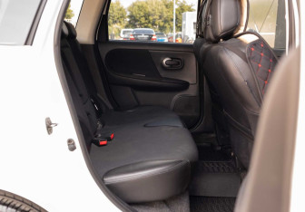 Подержанный автомобиль Nissan Note 2012 года (18 фото)