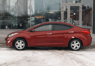 Подержанный автомобиль Hyundai Avante Sedan 2011 года (8 фото)