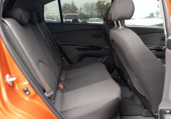 Подержанный автомобиль Kia Rio Hatchback 2009 года (20 фото)