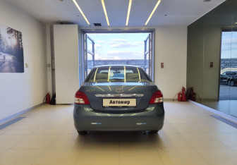 Подержанный автомобиль Toyota Belta 2009 года (5 фото)