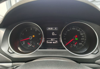 Подержанный автомобиль Volkswagen Jetta Sedan 2016 года (10 фото)