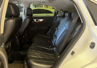 Подержанный автомобиль Infiniti FX 2010 года (19 фото)