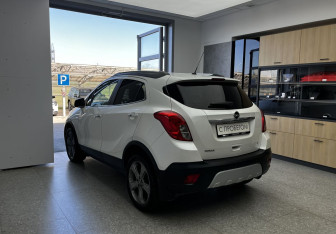 Подержанный автомобиль Opel Mokka 2014 года (6 фото)
