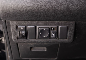 Подержанный автомобиль Nissan Tiida Hatchback 2008 года (17 фото)