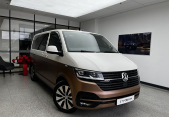Подержанный автомобиль Volkswagen Multivan 2021 года (3 фото)