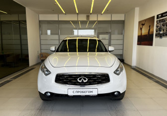 Подержанный автомобиль Infiniti FX 2010 года (2 фото)