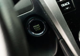 Подержанный автомобиль Toyota Camry Sedan 2013 года (17 фото)