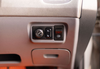 Подержанный автомобиль Nissan Primera Sedan 2001 года (18 фото)