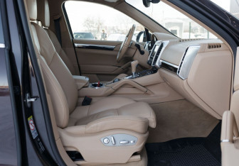 Подержанный автомобиль Porsche Cayenne 2014 года (23 фото)