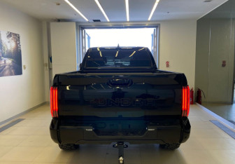 Подержанный автомобиль Toyota Tundra 2022 года (6 фото)