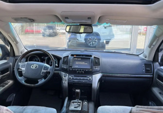 Подержанный автомобиль Toyota Land Cruiser Suv 2008 года (21 фото)