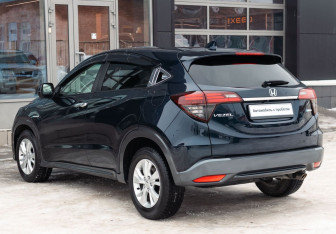 Подержанный автомобиль Honda Vezel 2018 года (7 фото)