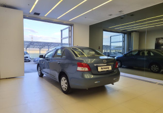 Подержанный автомобиль Toyota Belta 2009 года (6 фото)