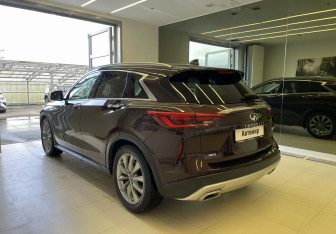 Подержанный автомобиль Infiniti QX50 2021 года (6 фото)