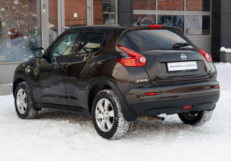 Подержанный автомобиль Nissan Juke 2012 года (7 фото)