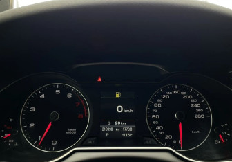 Подержанный автомобиль Audi A4 Sedan 2013 года (10 фото)