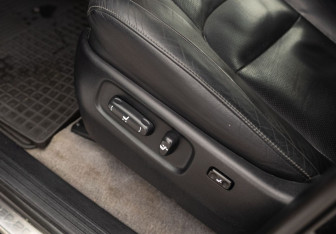 Подержанный автомобиль Toyota Land Cruiser Suv 2012 года (20 фото)