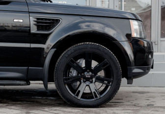 Подержанный автомобиль Land Rover Range Rover Sport 2009 года (9 фото)