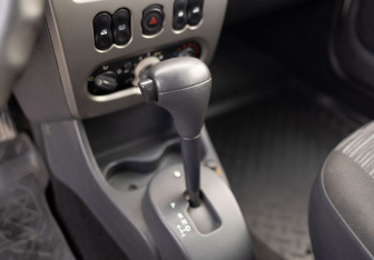 Подержанный автомобиль Renault Sandero 2011 года (14 фото)