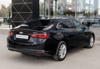 Подержанный автомобиль Chevrolet Malibu Sedan 2018 года (5 фото)