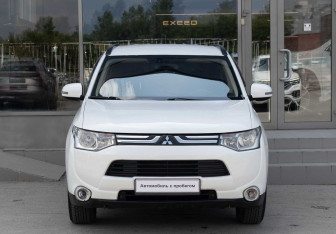 Подержанный автомобиль Mitsubishi Outlander 2013 года (2 фото)