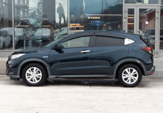 Подержанный автомобиль Honda Vezel 2018 года (8 фото)