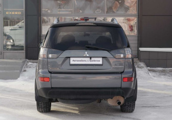 Подержанный автомобиль Mitsubishi Outlander 2008 года (6 фото)