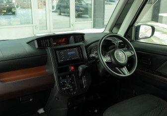 Подержанный автомобиль Toyota Tank 2019 года (10 фото)