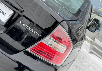 Подержанный автомобиль Subaru Legacy Sedan 2005 года (10 фото)