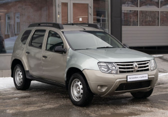 Подержанный автомобиль Renault Duster 2014 года (3 фото)