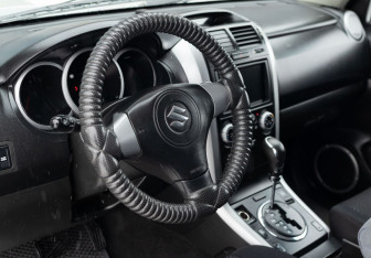 Подержанный автомобиль Suzuki Grand Vitara 2006 года (11 фото)