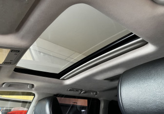 Подержанный автомобиль Toyota Land Cruiser Suv 2011 года (15 фото)